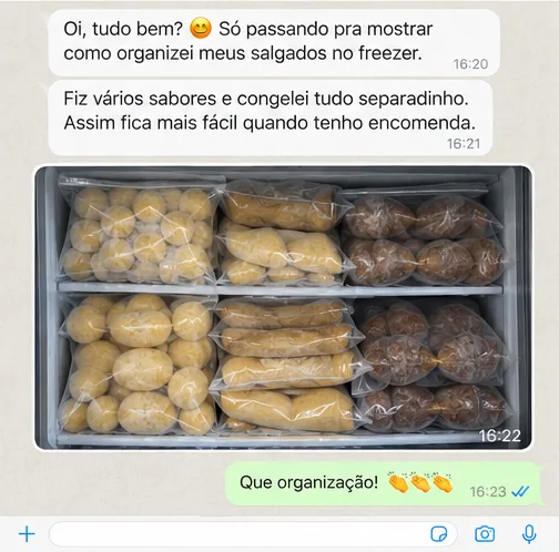 Aluna mostra o freezer organizado com os sabores congelados separados